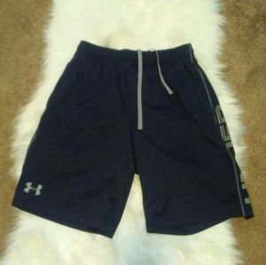 Men's under armour shorts size medium